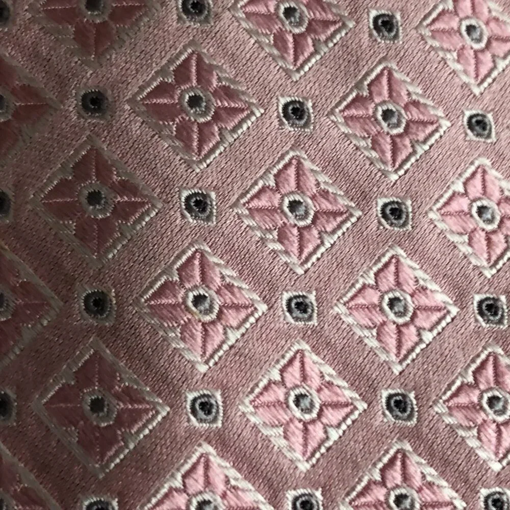 Tasso Elba Spa Hand Crafted Pink Diamond Floral 100% Silk Necktie